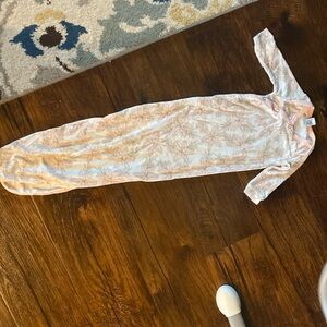 Washed and worn once by my newborn so in great shape.